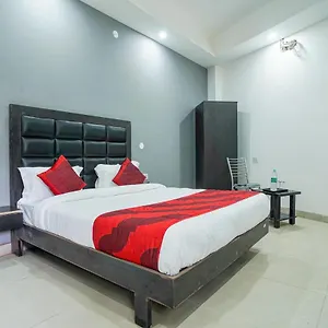 Hotel Red Snapper Couple Friendly At West Delhi